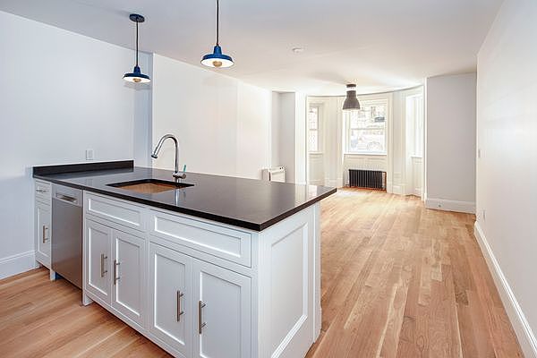 1st image of 204 Jefferson Ave #1