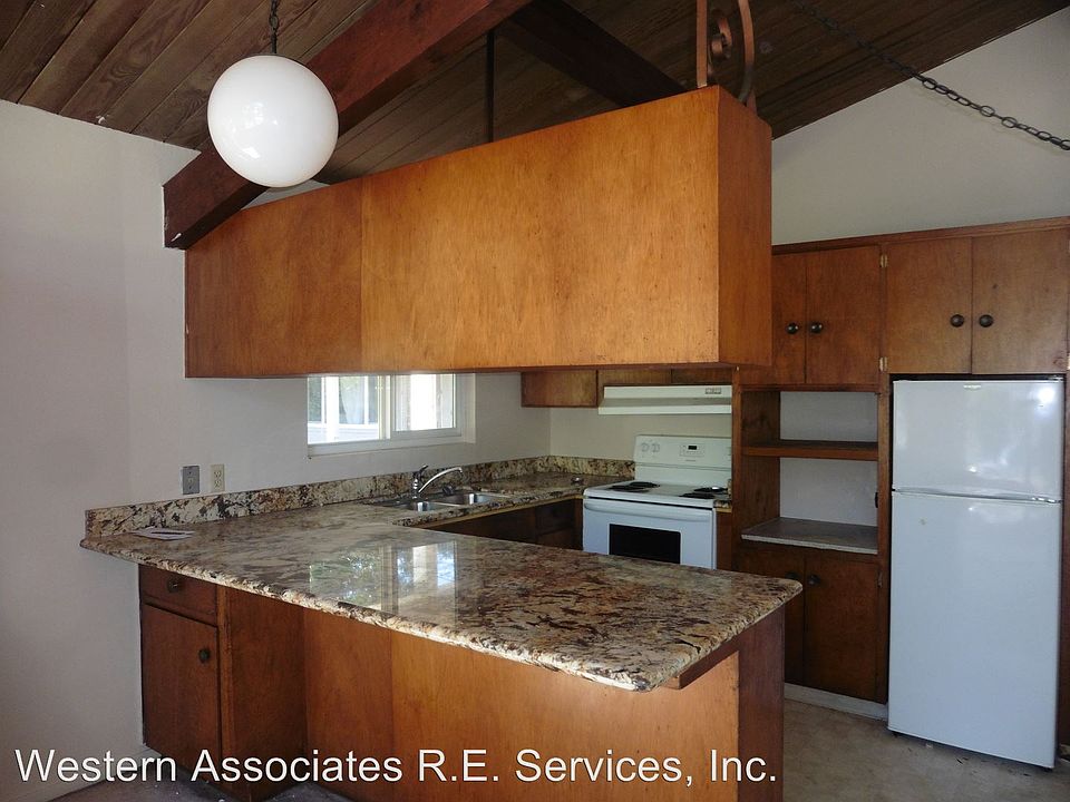 2nd image of 123 Pearl St APT 9