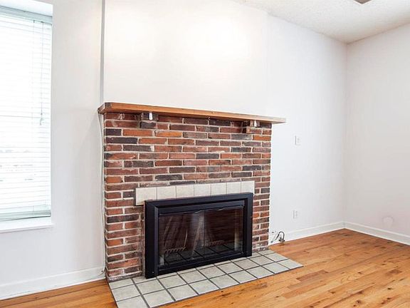 3rd image of 2352 Albion Pl #2W