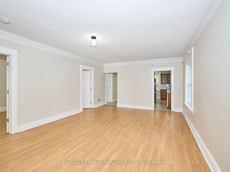 4592 6th Ave — Photo 10
