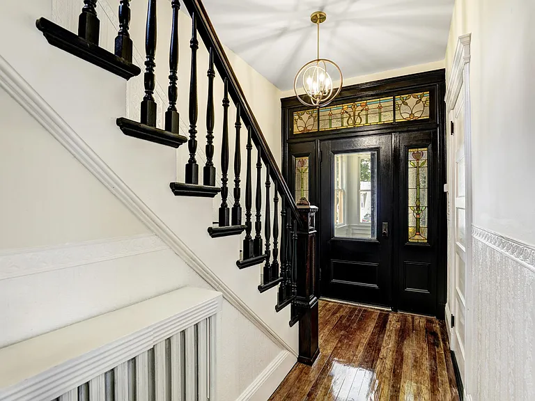 253 Born St #1 — Photo 8