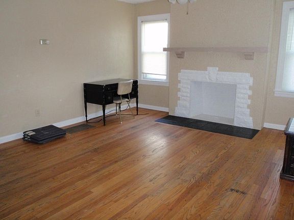 3rd image of 618 Irving Ave