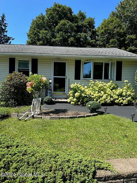 2nd image of 1602 Spring Ave Ext.