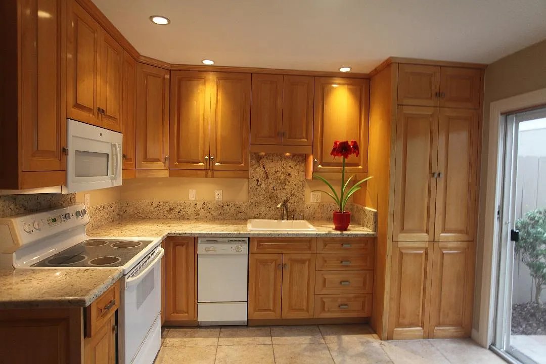 2 bed, 896 sqft, $3,350 — Photo 1