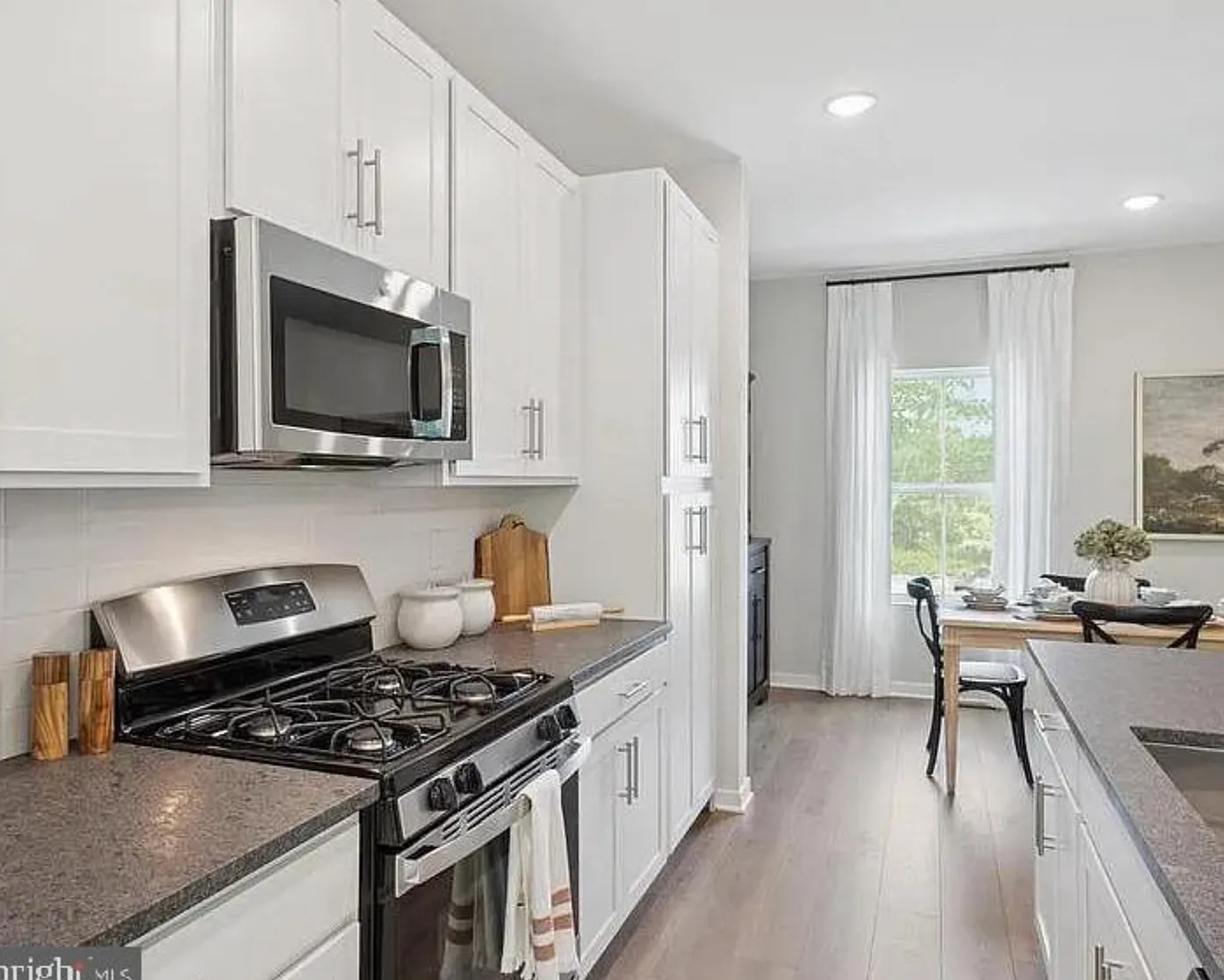 3 bed, 1927 sqft, $3,250 — Photo 3