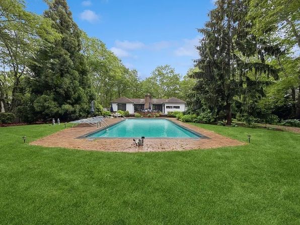 27 Wooded Oak Ln