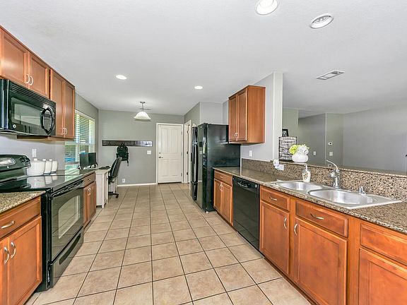 5th image of 15944 Blaketree Dr