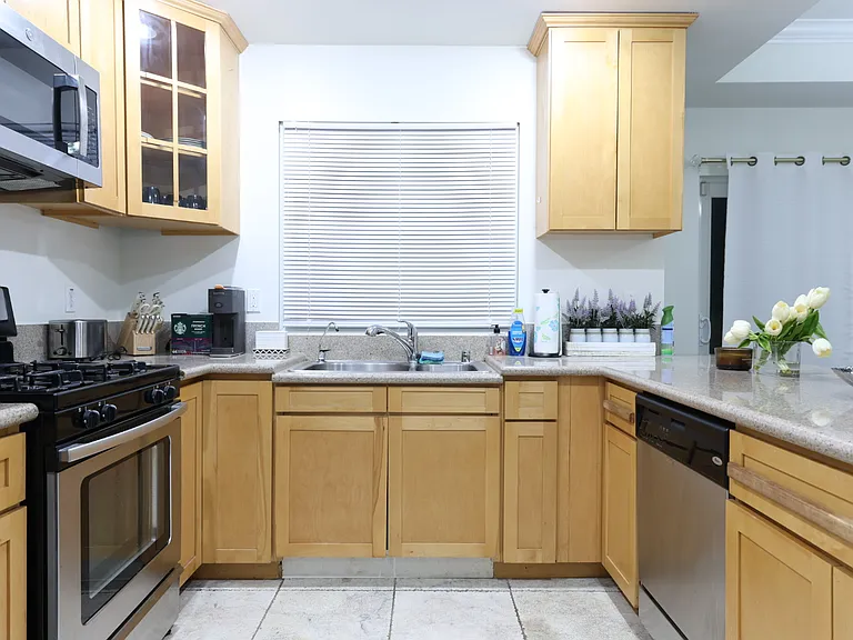 53 N Michigan Ave — Photo 9