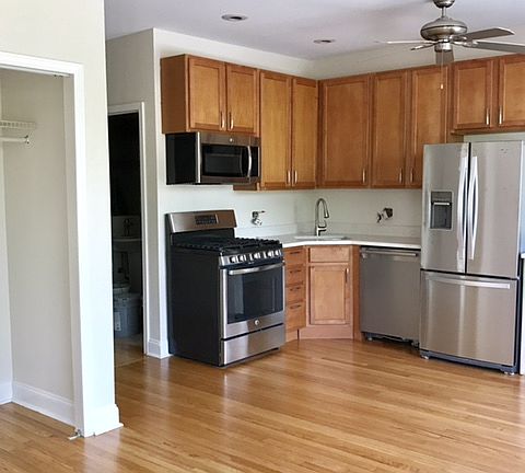 2nd image of 1807 W Cortland St APT 2F