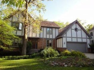 490 Columbine Ln, West Chicago, IL