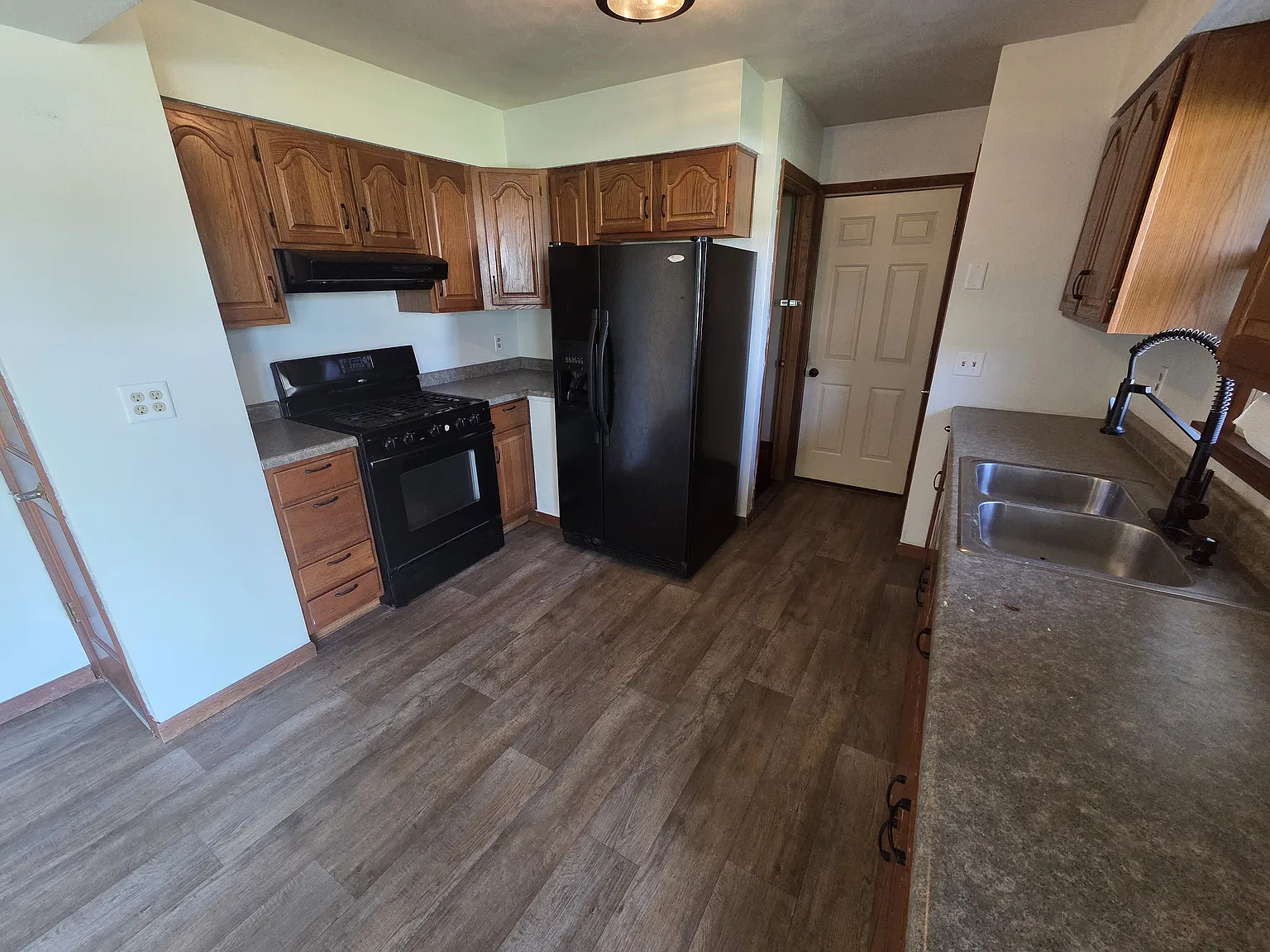 3 bed, 2.5 bath, 2001 sqft, $1,950 — Photo 4