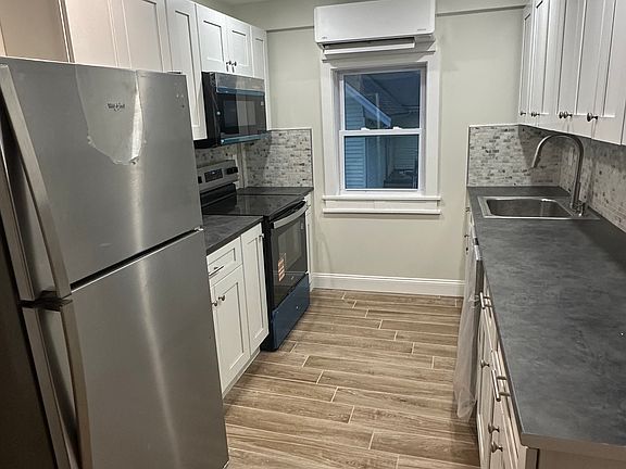 2nd image of 122 Park St Floor 2