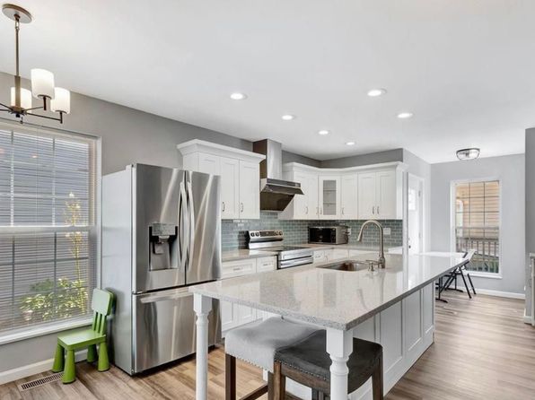 711 Van Roberts Pl