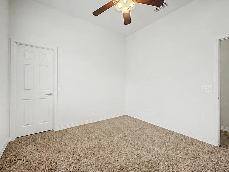 1133 E Buckingham Ave — Photo 16