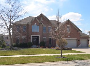 26112 Whispering Woods Cir, Plainfield, IL 60585