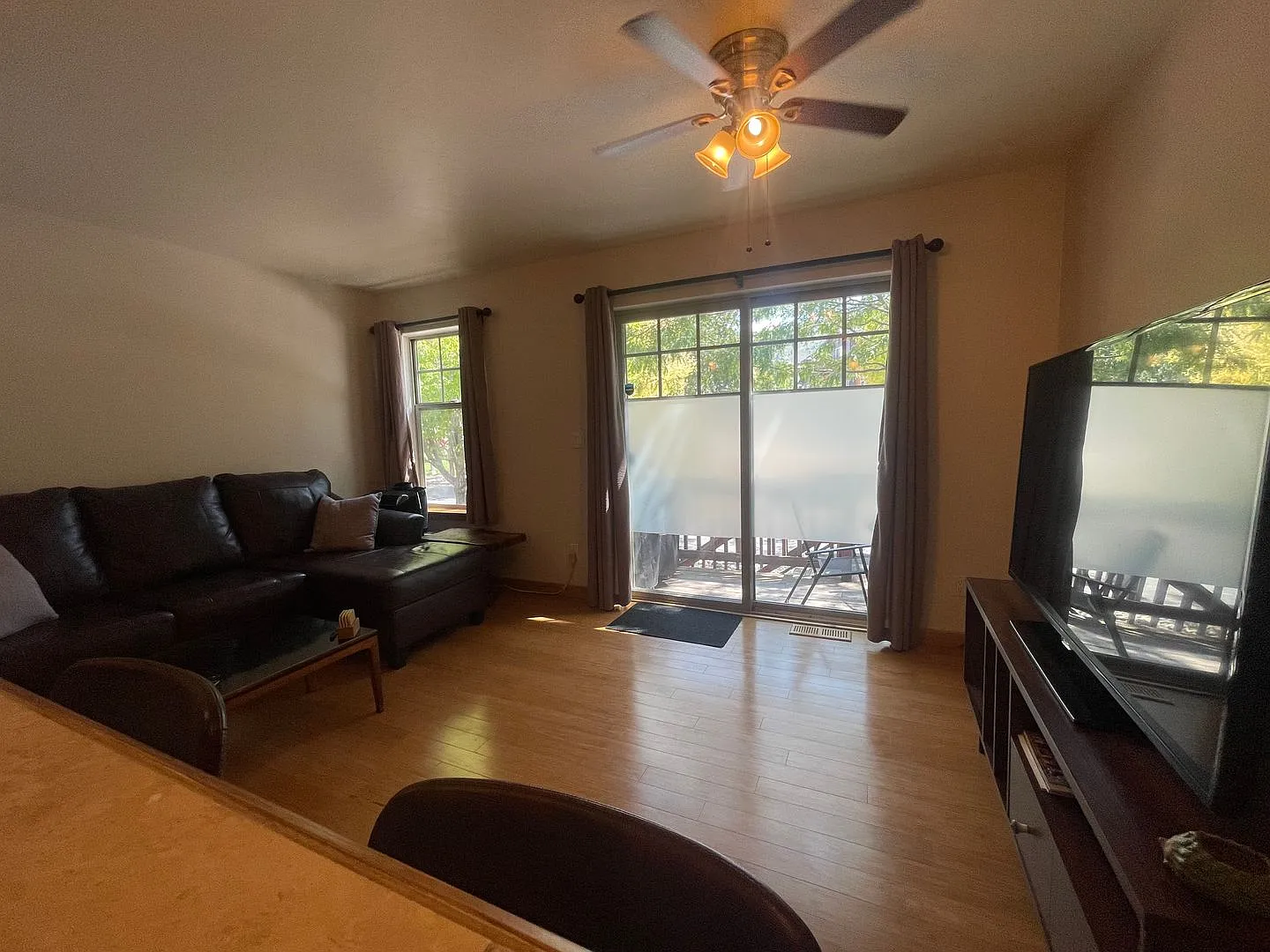 Convenient Location! 1 Bedroom Furnished Townhome with access to great valley views! — Photo 4