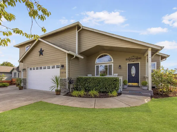 1076 Applegate Pl, Harrisburg, OR 97446