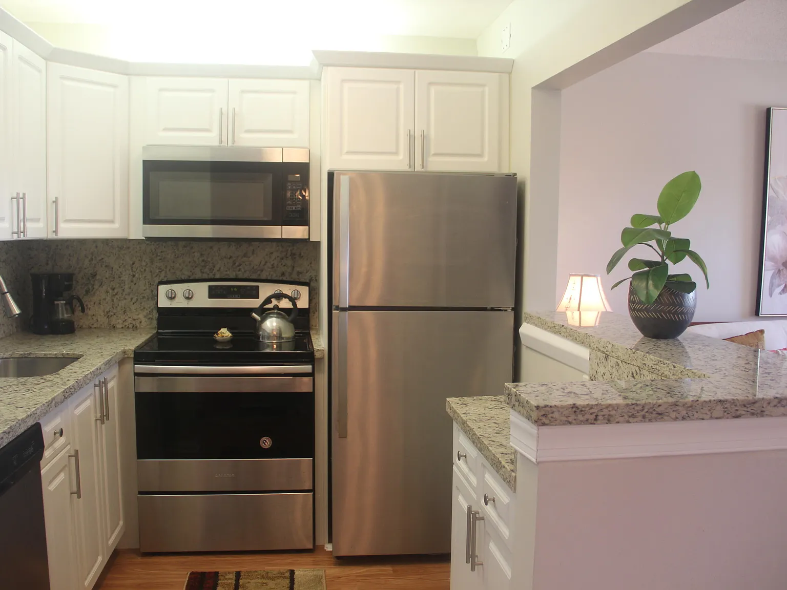 1 bed, 1.5 bath, 715 sqft, $1,500 — Photo 2