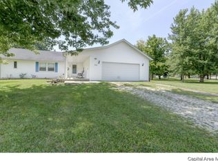 105 Rumble Ln, Loami, IL 62661