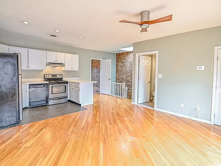 493 E 4th St #3 — Photo 2