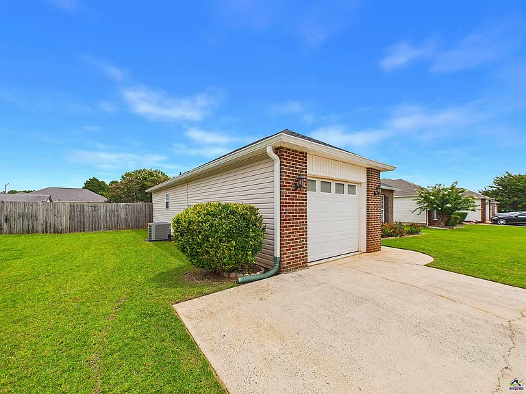 324 Tyson Glen Dr — Photo 3