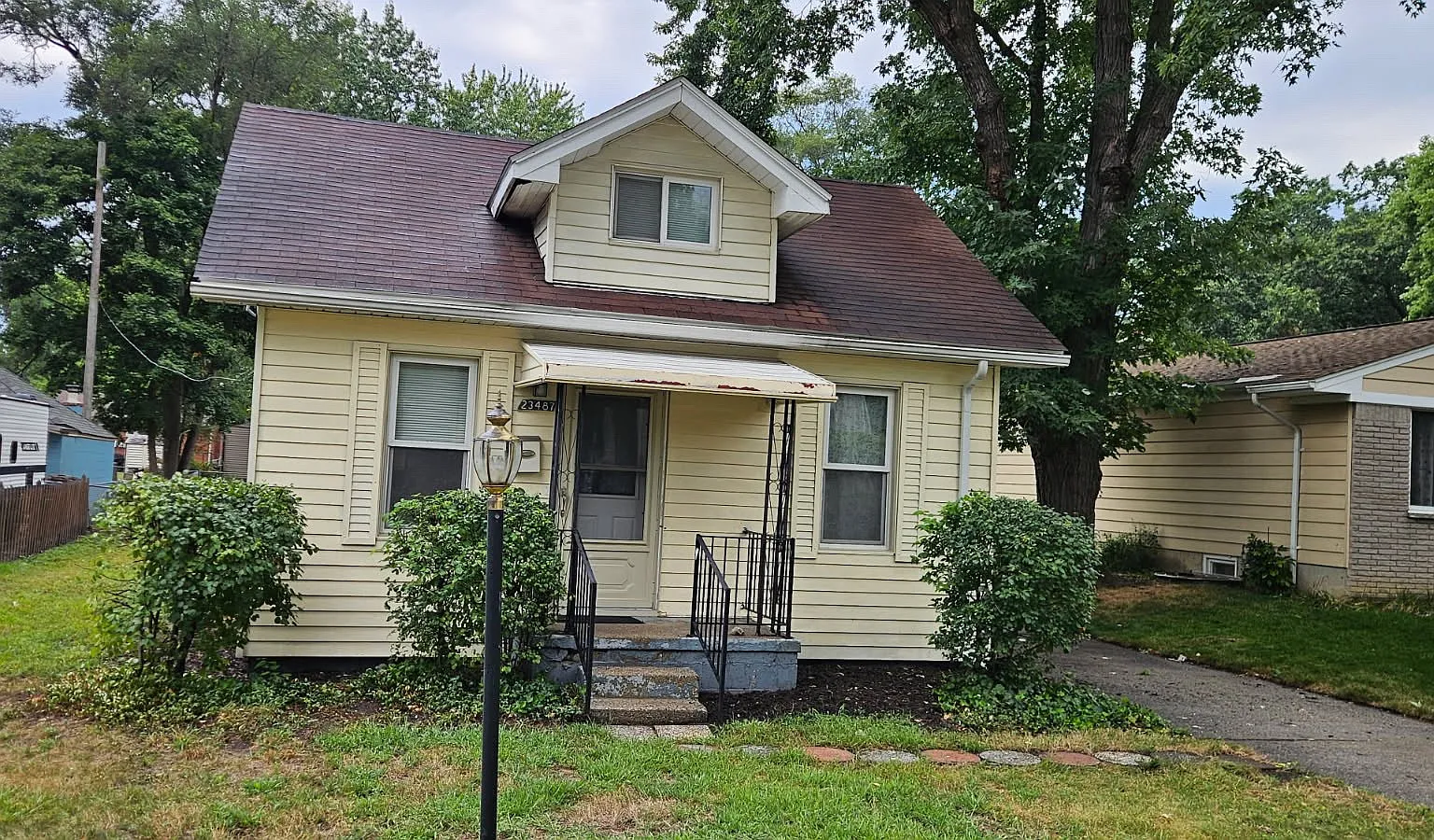 3 bed, 1000 sqft, $1,600 — Photo 1