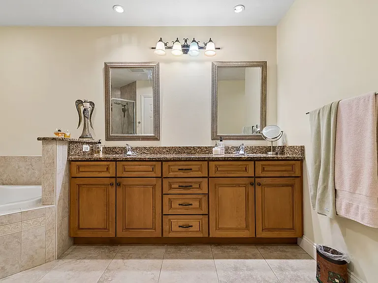 7702 Lake Vista Ct #202 — Photo 39