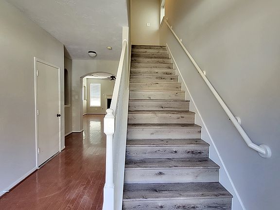 3rd image of 7415 Hollister Rdg #1