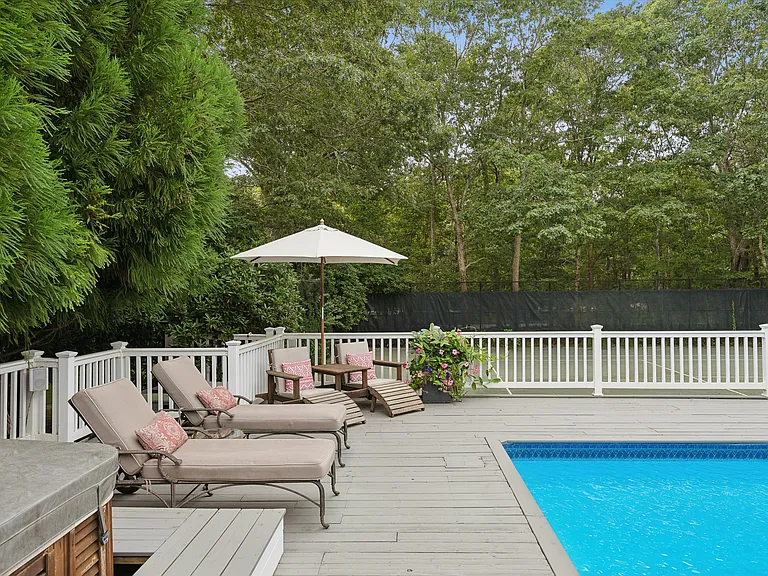 25 Midhampton Ave — Photo 5
