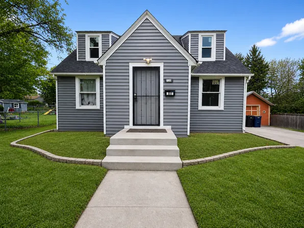 720 Adams St, Elgin, IL 60123