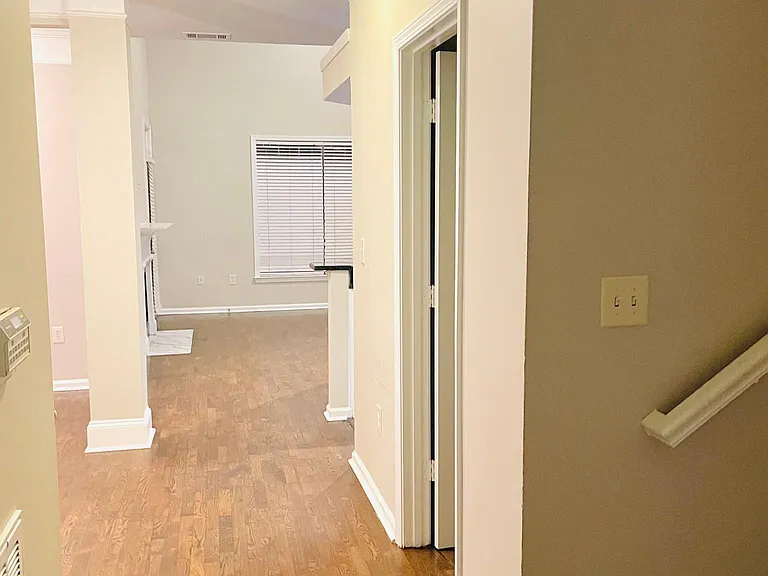 518 Sandringham Dr — Photo 18