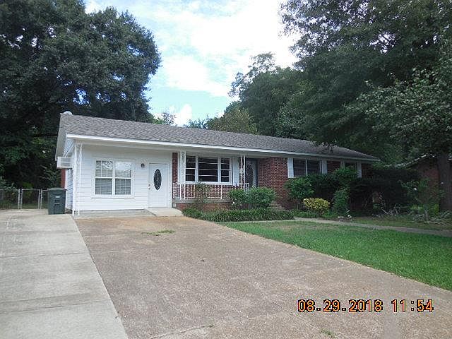 1st image of 206 Evelyn St