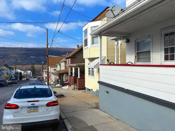 169 S 2nd St, Coaldale, PA 18218