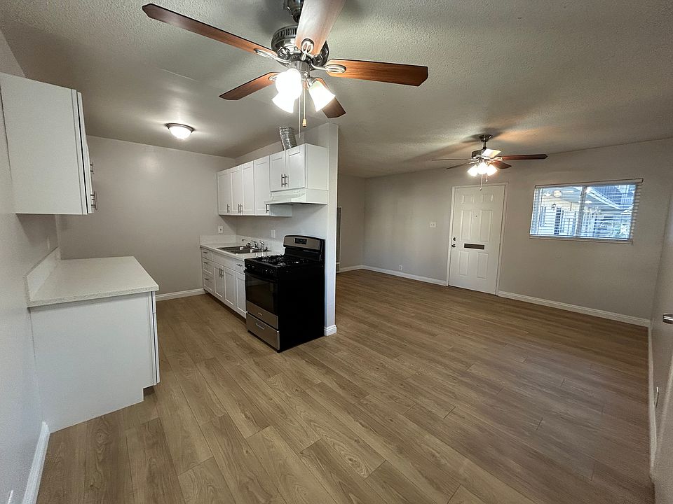 1st image of 409 N Los Robles Ave APT 2