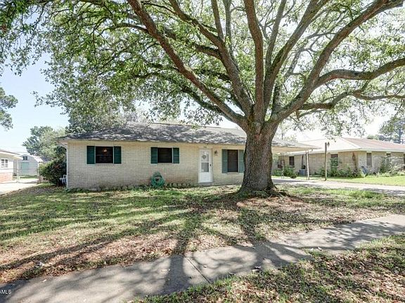 3rd image of 218 Knollwood Dr