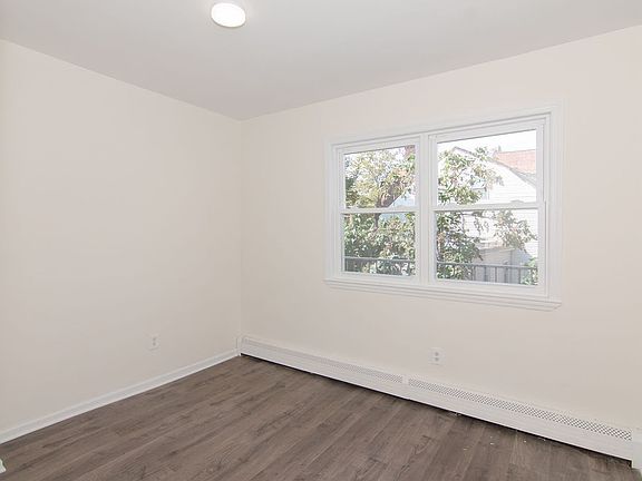 4th image of 135 Monticello Ave #2