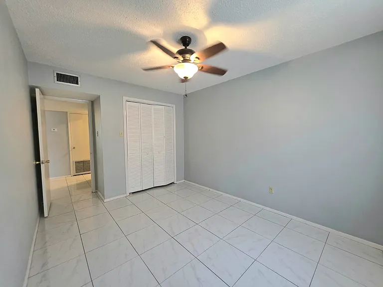 2421 Vine Ave #C — Photo 13