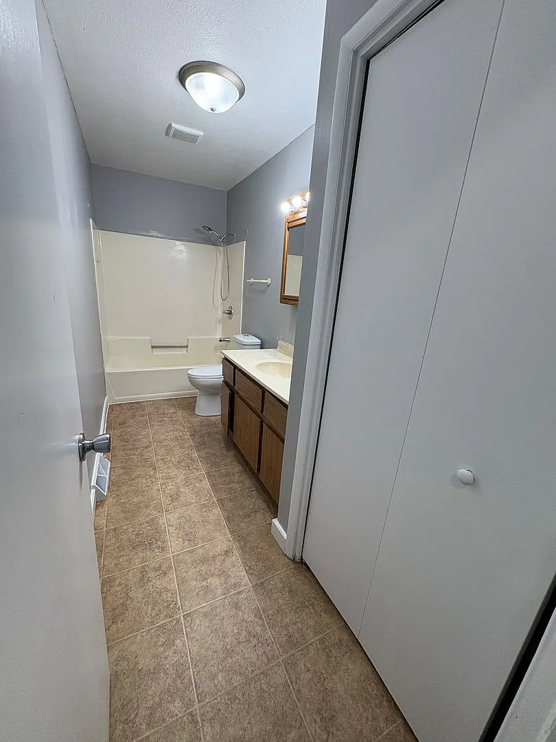 217 N Main St — Photo 2