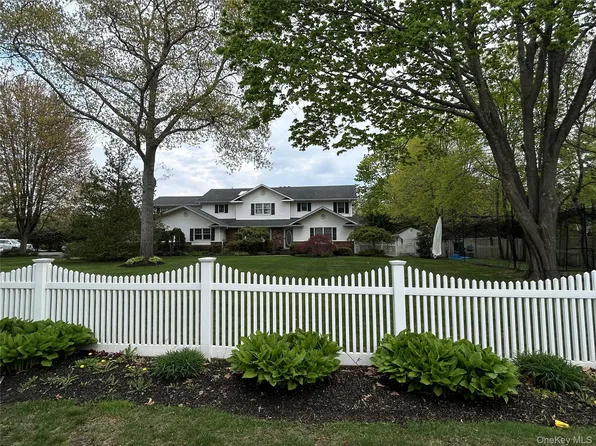 227 Gillette Avenue, Bayport, NY 11705