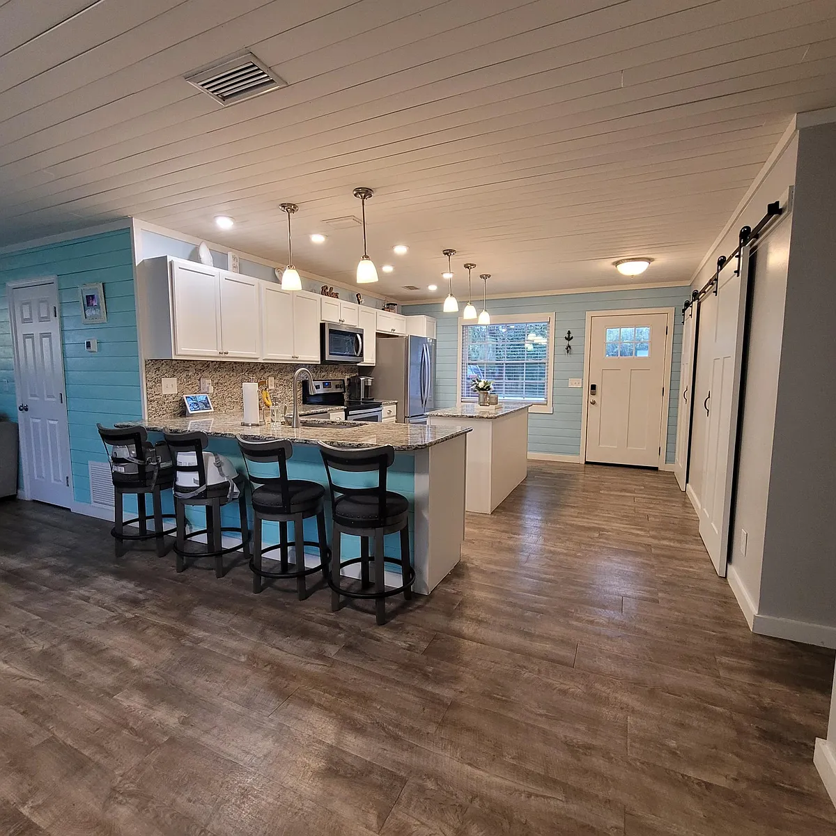 Kitchen & Entry way - 481 Creighton Rd