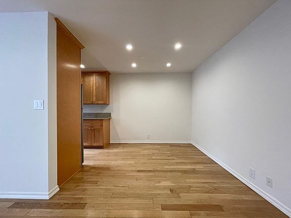 4th image of 1037 N La Jolla Ave APT 3
