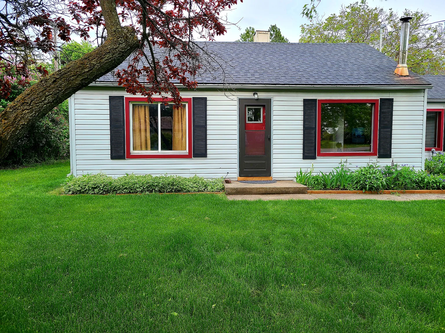 2 bed, 1184 sqft, $2,000 — Photo 1