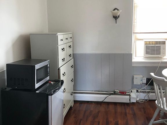 2nd image of 211 Morgan St APT 6