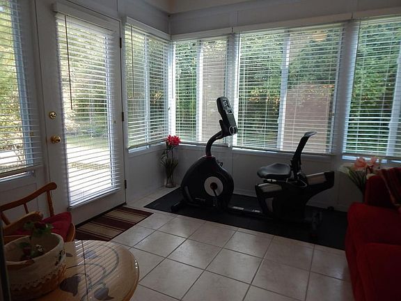 5th image of 659 Norfolk Ct