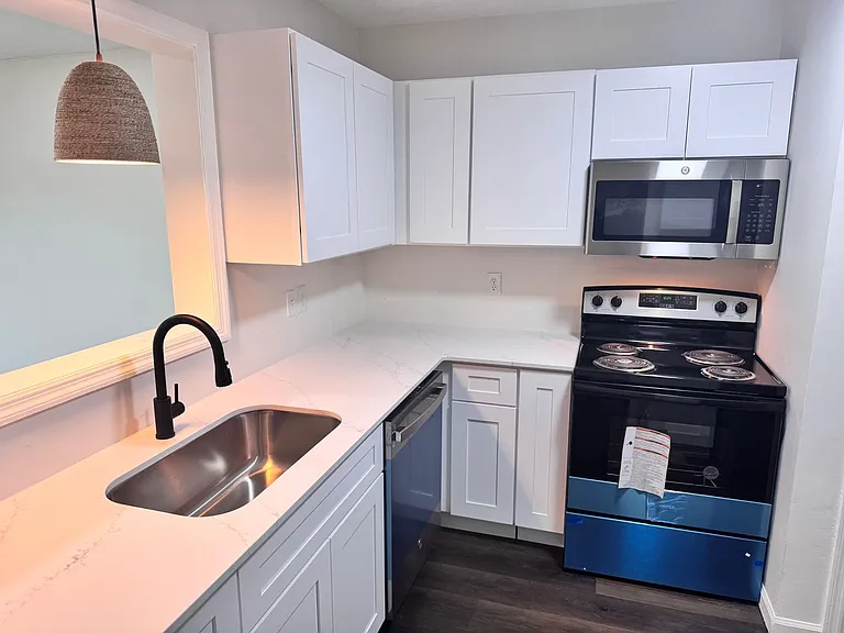 118-132 133 Riverbirch Dr — Photo 2