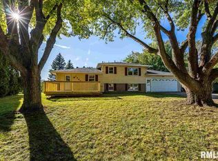 1960 3rd St, East Moline, IL 61244