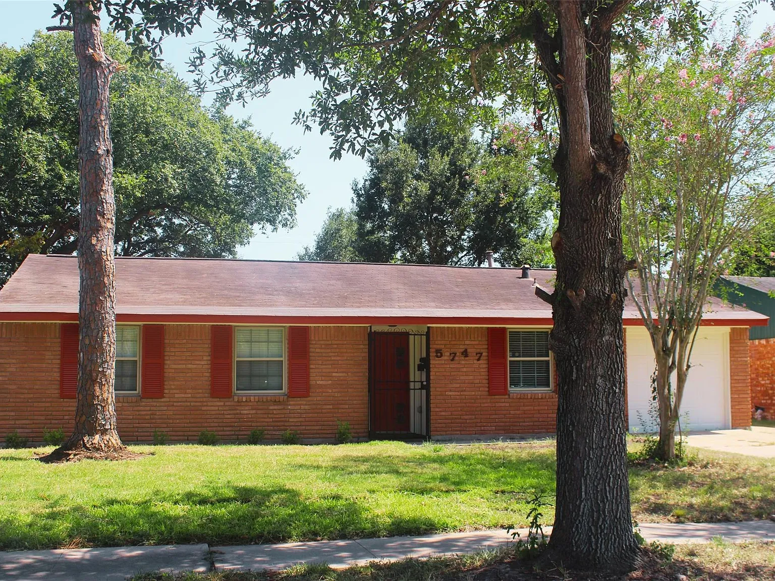 3 bed, 1.5 bath, 1240 sqft, $1,700 — Photo 3