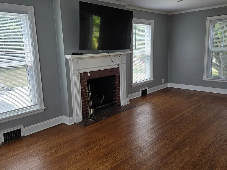 5572 N Bethmaur Ln — Photo 3