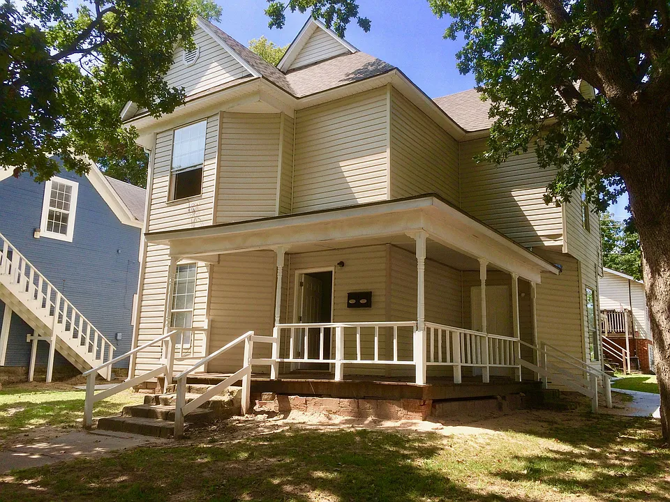 328 N Philadelphia Ave