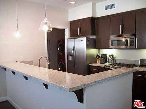 2nd image of 4820 Bellflower Ave Unit 401